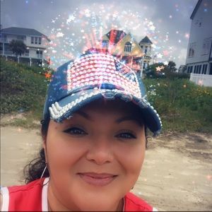 Meet your Posher, Mona